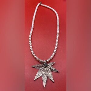 Vintage Women’s Necklace Japanese Maple Leaf Gold Tone Synthetic Pearls 16”